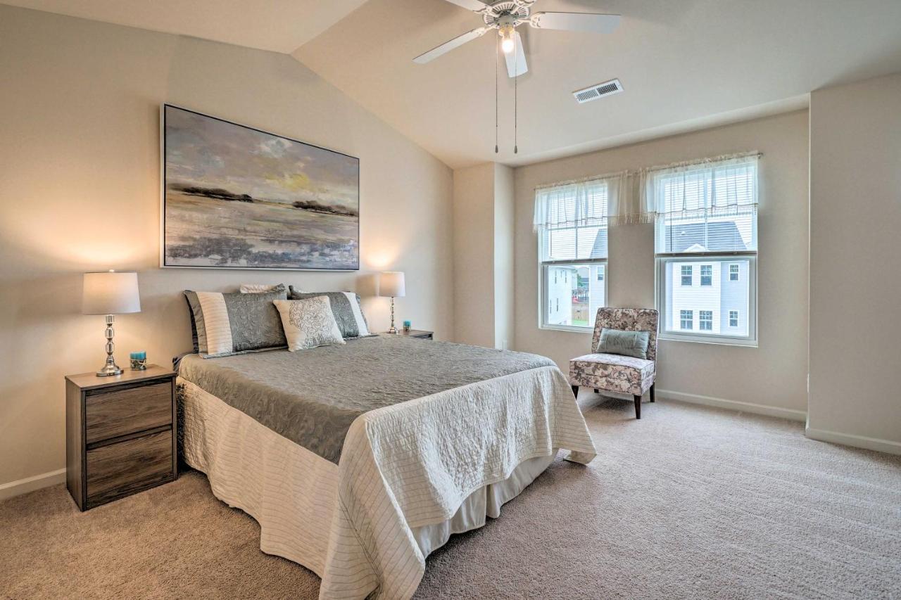Modern Coastal Condo With Patio 1 Mi To Beaches! แคโลไลนาบีช ภายนอก รูปภาพ